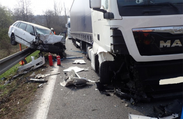 Dopravní nehoda na strakonické silnici u Zbenice