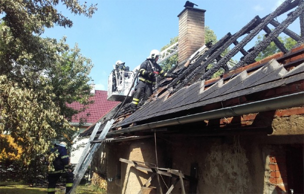 Druhý stupeň poplachu při požáru domu v obci Drahenice