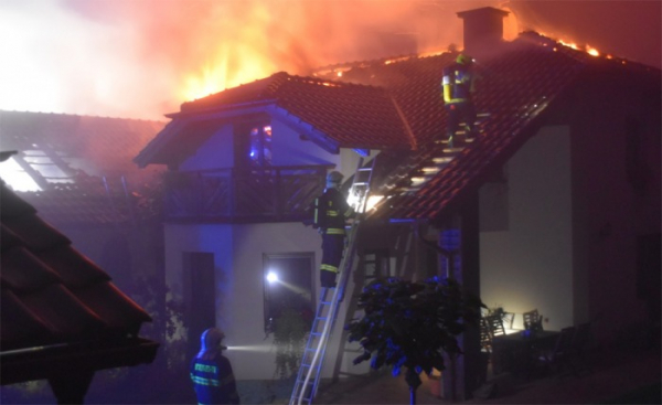 Desetimilionovou škodu způsobil požár domu na Příbramsku 