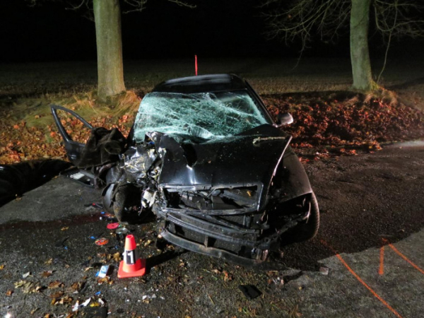 Opilá řidička nezvládla řízení a bourala, spolujezdkyně nehodu nepřežila